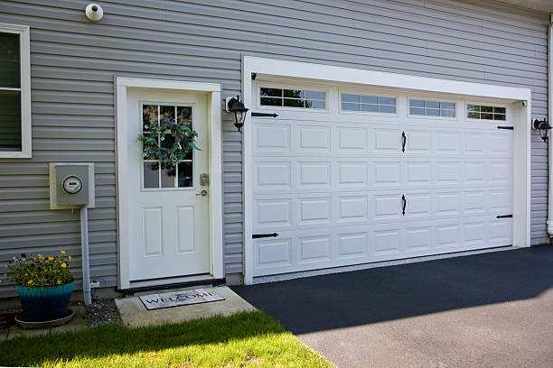 24/7 Emergency Garage Door Panel Replacement experts in South Highpoint, FL
